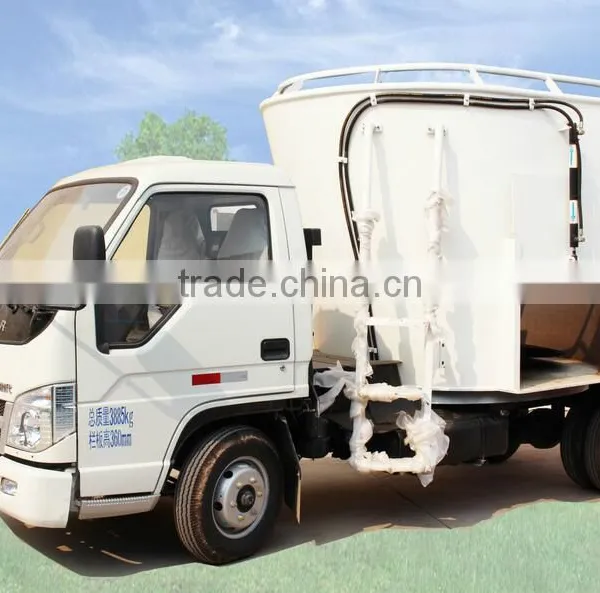 4x4 Wheeled Small Feed Mixer Truck/good Quality Mixer Feeder Truck for Sale photo-4