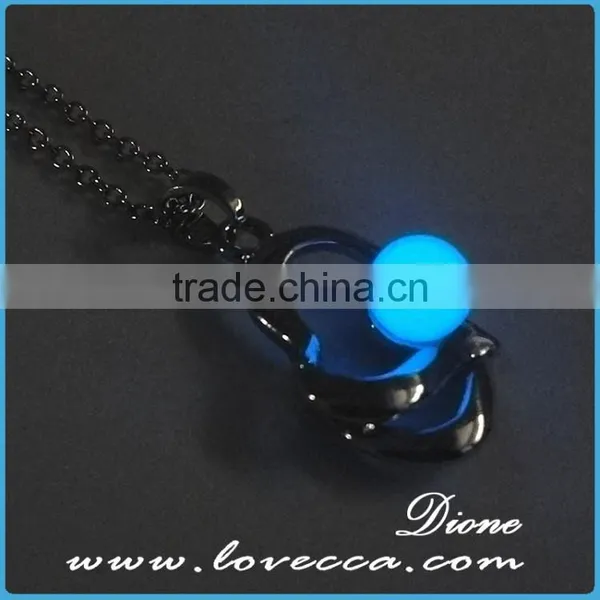Plated Noctilucent Necklace Pendant Women Heart Shape Glow Dark Necklace photo-2