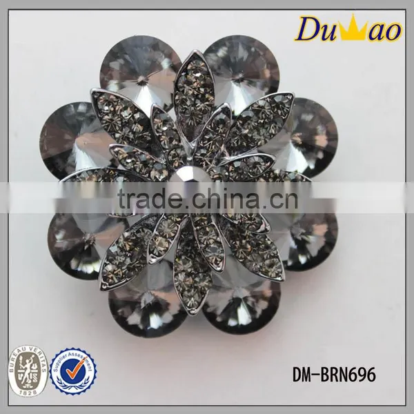 Good Quality Flowe Shape Glass Brooch in Bulk Rhinestone Brooch photo-4