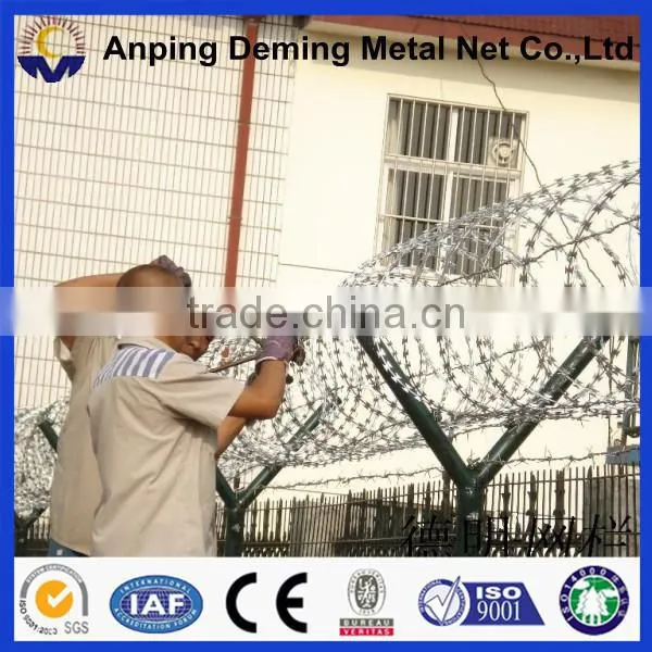 2016 Low Price High Quality Concertina Razor Barbed Wire photo-4