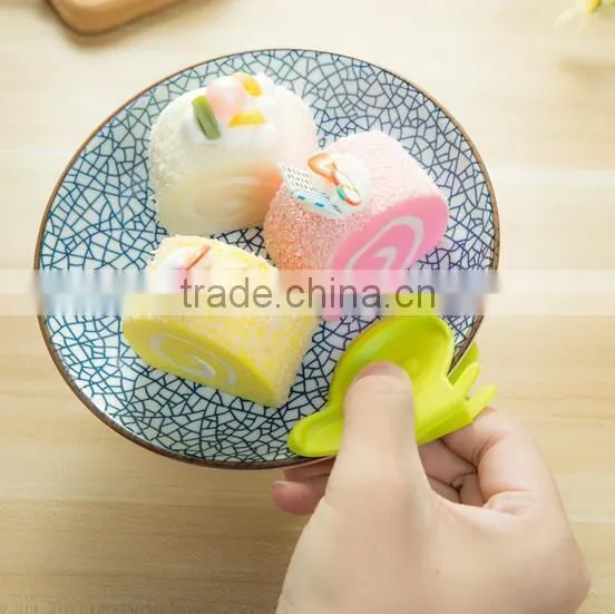 2017 Trending Products Butterfly Shaped Silicone Oven Rack Guard Oven Mitts photo-3