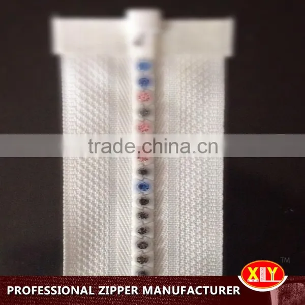 Shenzhen Xly Key Lock Slider Polyester Tape Diamond Zipper , Clothing Zipper photo-3