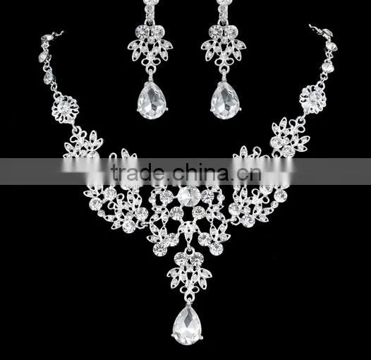 Silver Alloy Rhinestone Earrings Crystal Pendant Necklace Bridal Jewelry Set photo-3