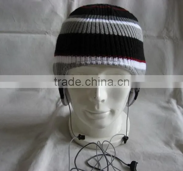 Knitted Winter Hat With Bluetooth Headphone photo-4