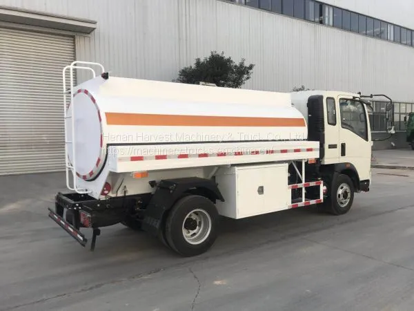 Sinotruk Howo 4x2 5000 Liters Fuel Tank Truck Oil Tanker photo-3