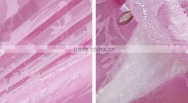100% Silk Quilt With Red Color Jacquard Flower photo-3