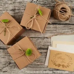Hot Sale Christmas Kraft Paper Gift Packaging Box (KPB444) photo-2