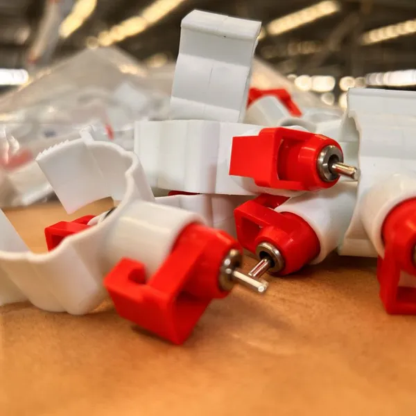 High Quality Automatic Animal Feeder Chicken Farm Nipple Drinker for Large Laying Hen Farms