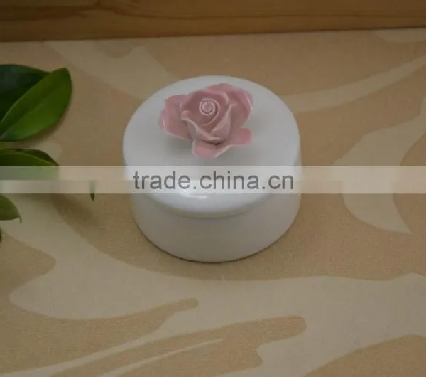 Wholesale White Porcelain Trinket Box With Flower Shape Design photo-4