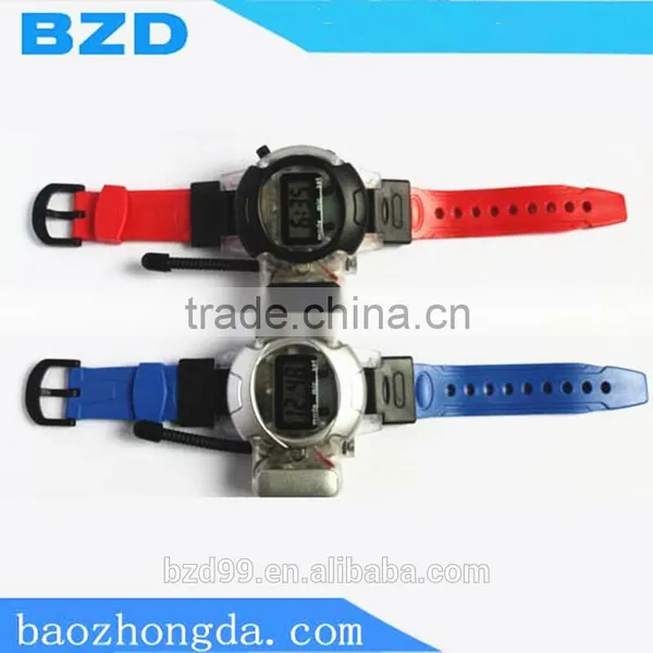 High Quality One to Many Time Display Wireless Best Wrist Walkie Talkie With Earphone / Watch Gift for Kids/ OEM Manufacturer