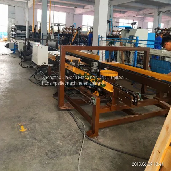 Wood Pallet Nailing Machine With Adjustable Molds photo-4