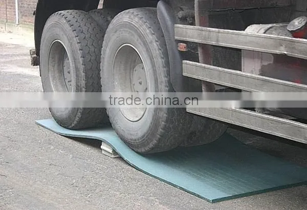 Black Surface Tread Pattern Hdpe Plastic Road Mat photo-5