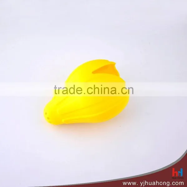 Popular Food Grade Manual Silicon Fruit Juicer Squeezer photo-4