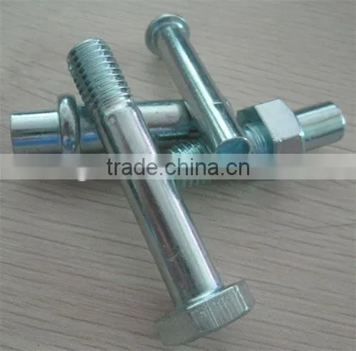 Carege Bolt