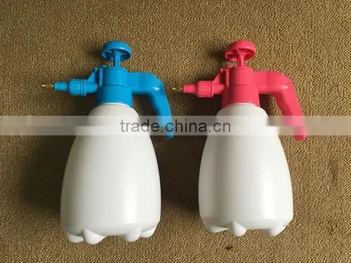 2L High Quality Garden Plastic Manual Sprayer Pressure Sprayer photo-3