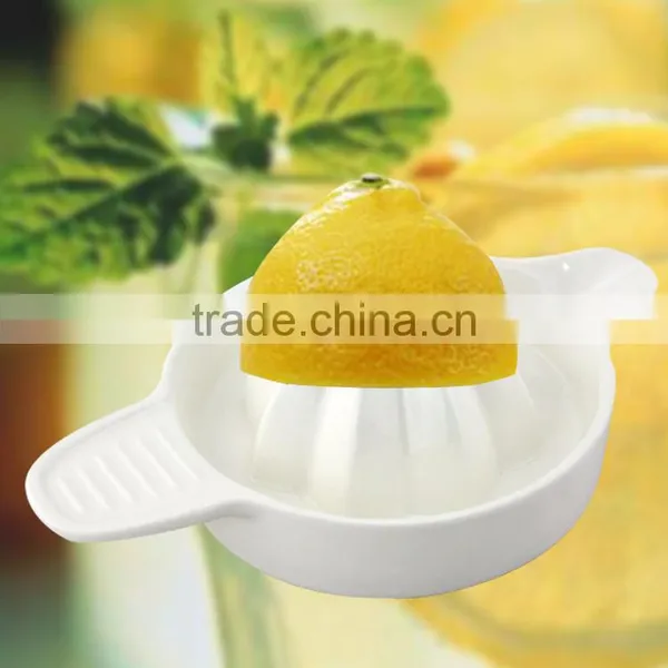 Custom Design Kitchen Craft Citrus Fruit Squeezer White Porcelain Oranges Juicer Ceramic Hand Lemon Squeezer