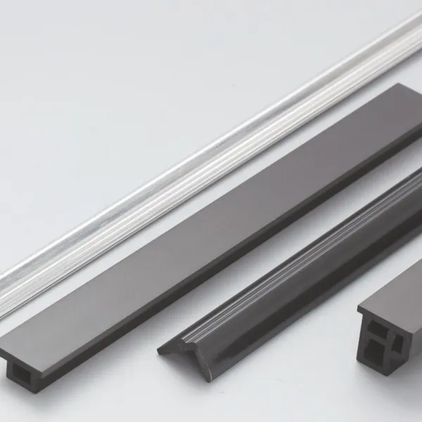 Perfiles de extrusión de PVC rígido, semirrígido y espumoso personalizados, material de riel Keder para diferentes industrias
