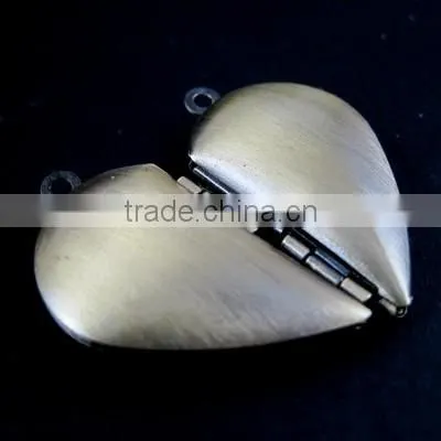 29mm Brass Antiqued Bronze Vintage Lover Heart Pairs Photo Locket Pendant Charm Supplies 1131048 photo-2