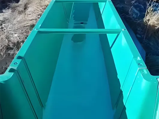 Canal de drenaje FRP de 10 mm de espesor, clase de carga C250 para drenaje de carreteras de servicio pesado.