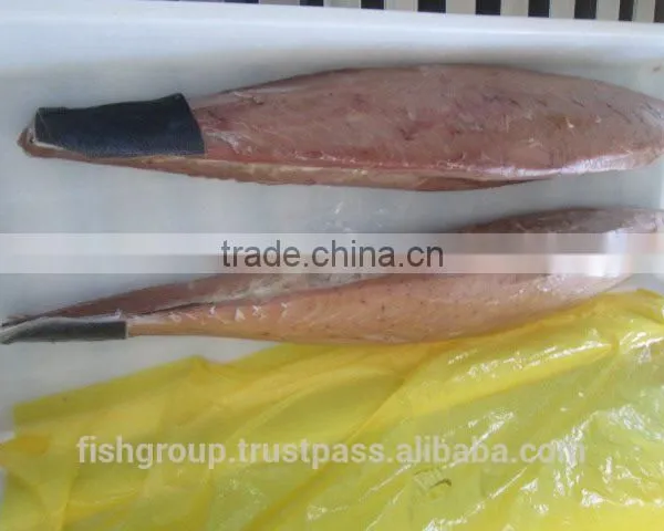 YELLOWFIN TUNA LOINS WITH ONE INCH SKIN PATCH photo-6