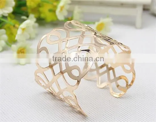 American Stylish Twist Heart Shape Hollow Bangle,women Gift Gold Bangles Wholesale photo-3