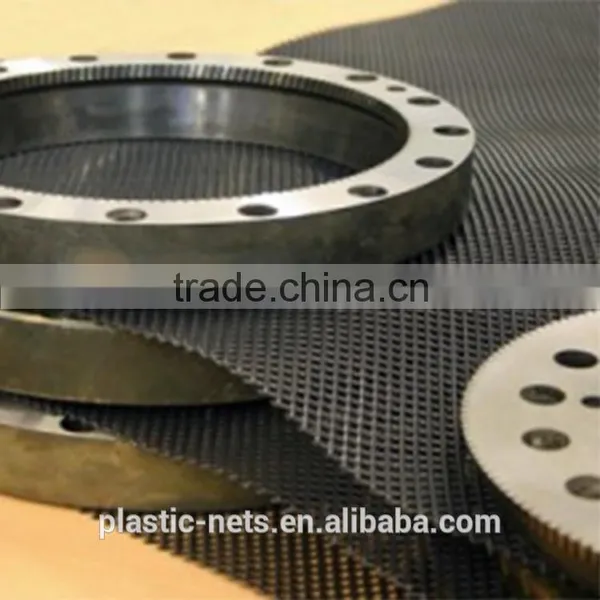 Extruding Flat Polyethylene Nets for Separation and Protection photo-2