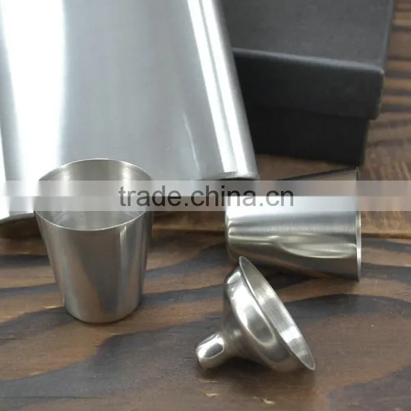 Small Cup Emboosed Mini Hip Falsk photo-4