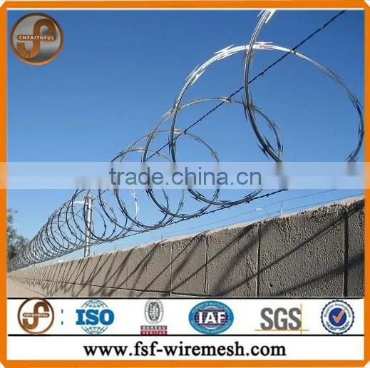 2016 Low Price High Quality Hot Galvanized Razor Barbed Wire,Concertina Razor Wire Real photo-5