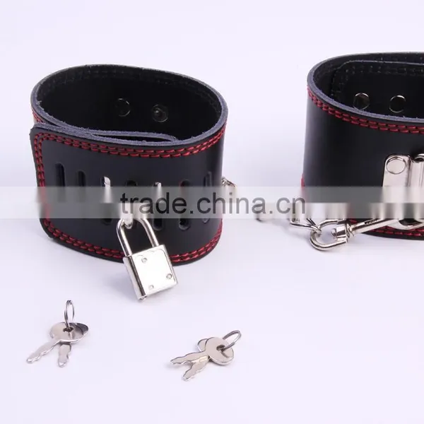 Strong Lady Leather Handcuff. Wrist Bondage Restraints, Wholesale Woman Leather Handcuff for Sex Toys photo-2