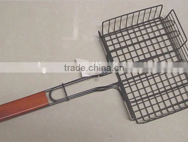 Hanging grilling basket