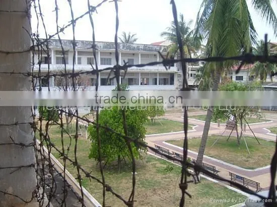 Hot Dipped Galvanized and Powder Coating Barbed Wire Hot Sale photo-5