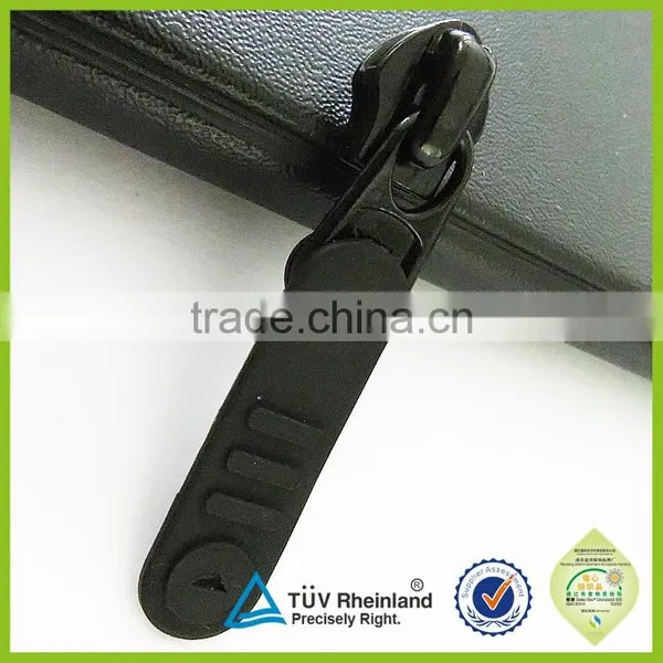 Garment Accessory Factory OEM Design Custom Rubber Zipper Pull photo-2