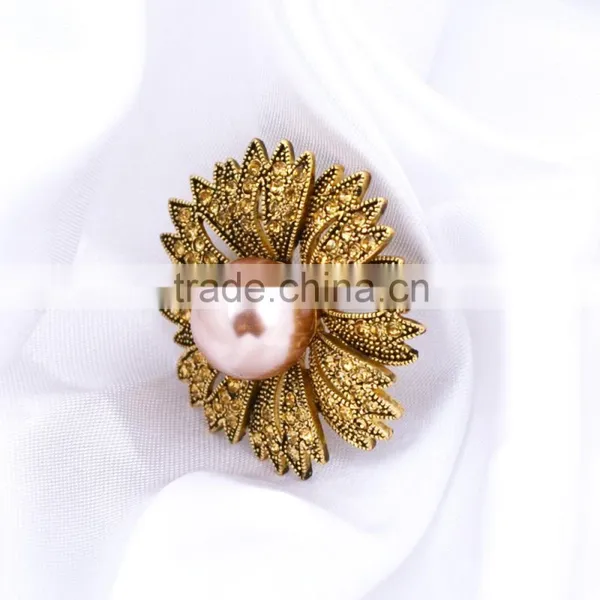 2015 Wholesale Cheap Gold Plating Fashion Brooch Pearl Diamond Gold Flower Brooch photo-3
