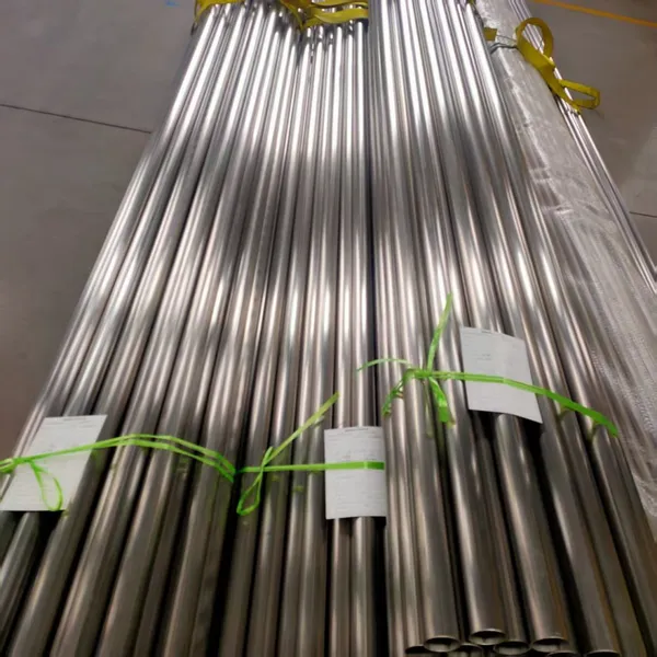 Decorative Mirror Finish EN10272 TP304 Stainless Steel Round Pipe for Luxury Retail Fixtures and Displays photo-2