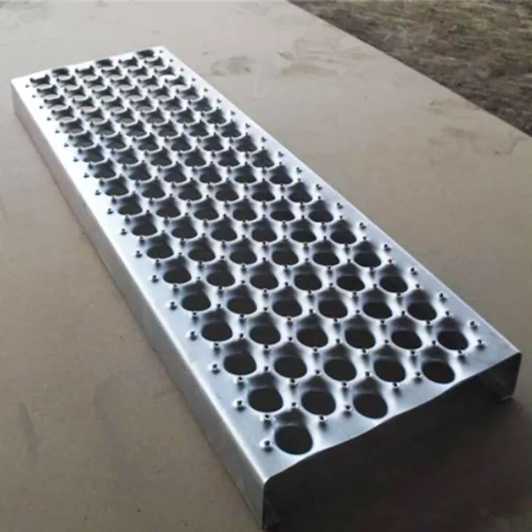 Industrial Safety Anti-slip Products, Galvanized Round Hole Perforated Stair Tread, Metal Mesh Platform Stair Tread