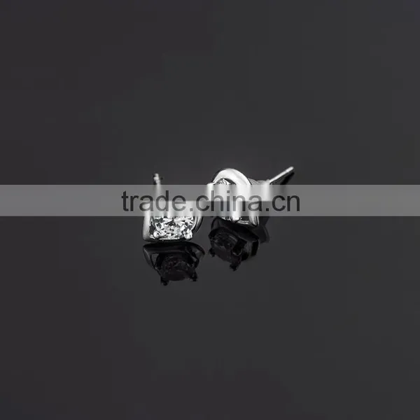 Latest Fashion Jewelry, Synthetic Diamond Stud Earrings in 18k Gold Plating Sterling Silver Jewelry China Wholesale photo-2