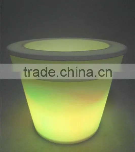 Beautiful Pot Garden Plastic LED Flower Pot photo-4