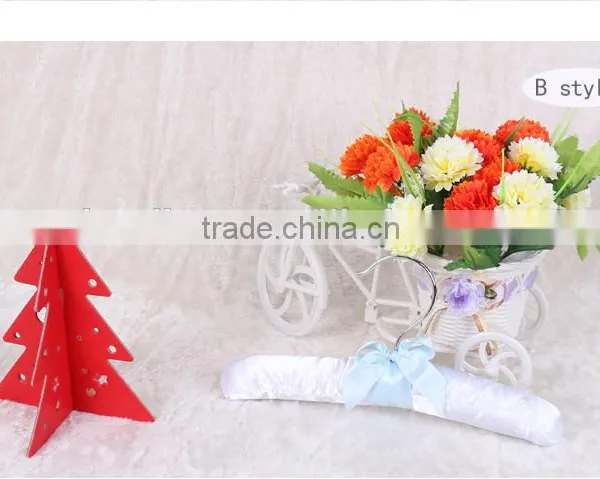 Delicate Design Ribbon Dog Clothes Hanger Bracket Wholesale photo-4