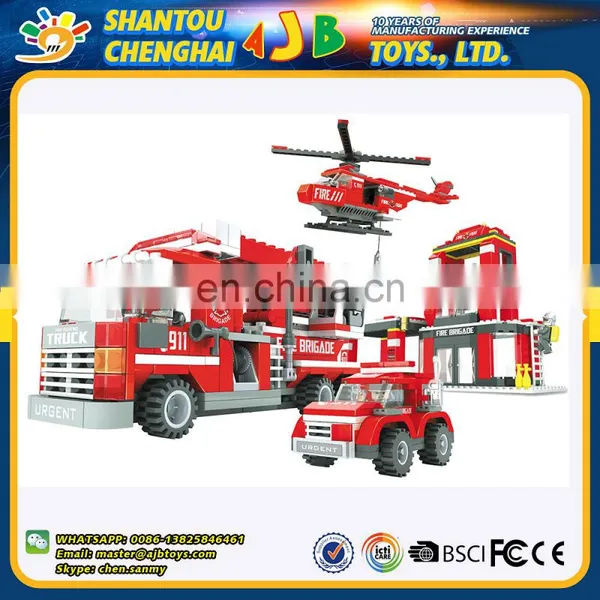Low price 697PCS attractive design plastic building blocks engine toy fire truck