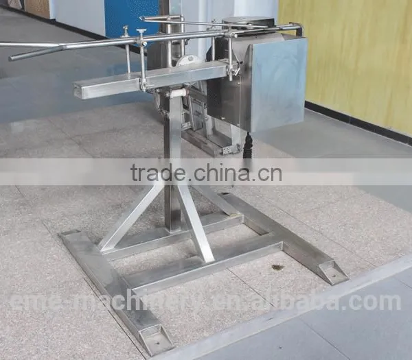 Livestock Poultry Slaughter Machine Vertical Type Poultry Head Automatic Cutting Machine Butcher of Chicken Slaughter Line photo-4