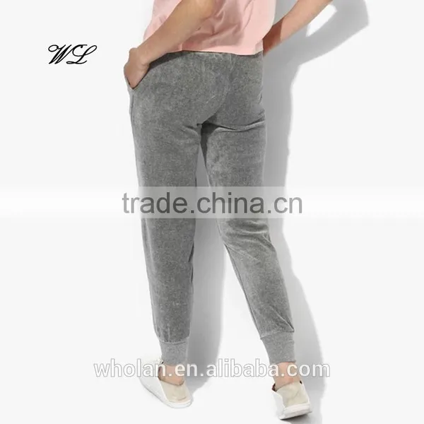 Woman's Velvet Fabric Track Pants Casual Wear Loose Sweat Jogger Pants photo-3