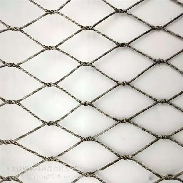 Factory Price Metal Security Hand Woven Cross Cable Fence for Park Protection