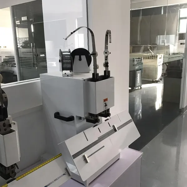 Shanghai Xiangbao Double-head Electric Saddle Stitcher photo-4