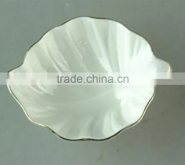 Low Price Leaf-shaped Suprastriate White Ceramic Dinner Dish for Wholesale,high Quality Restaurant Serving Dishes. photo-2