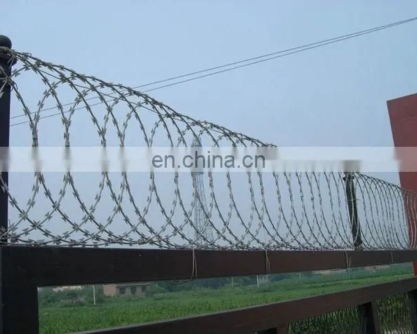 Low Price Electro Galvanized Flat Wrap Razor Barbed Wire Fencing photo-4