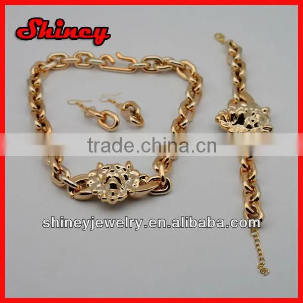Gold Tone Lion Pendant Necklace Set, Inspired Lion Head Medallion Pendant Necklace Set, Lion Head Jewelry