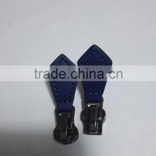 China Factory Creative Design Custom Made Fashion Embossed Metal Zipper Puller photo-3