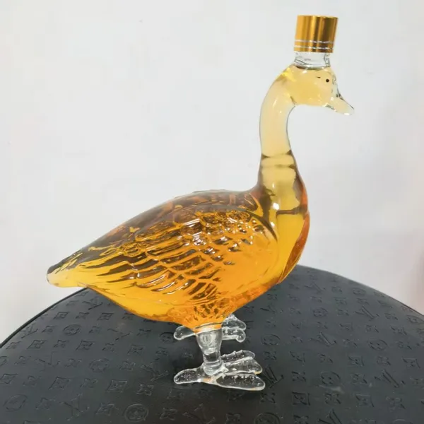 Wholesale Glass Decanter Glass Wine Bottle Unique Goose Shaped Liquor Glass Bottle For Home Bar Collection Gift