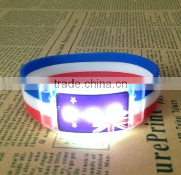 2016 Promotional LED Silicone Bracelet China Supplier photo-4