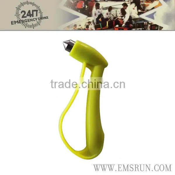 Use Safety Hammer in the Accident on the Bus Smashed the Glass to Escape photo-3